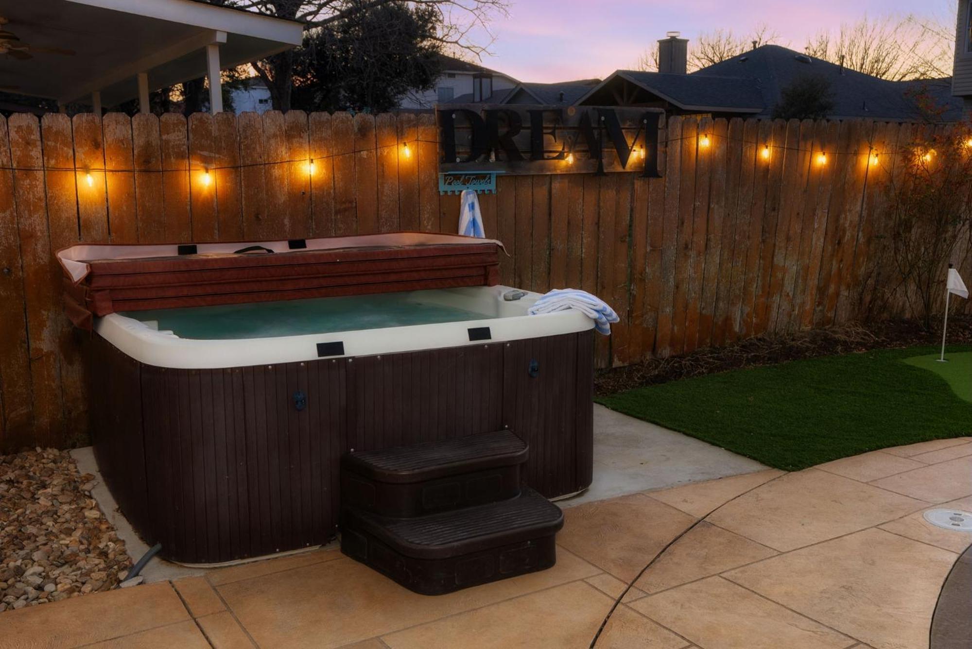 Pool Hottub Firepit Bbq Billiard Ps4 Golf Pflugerville Eksteriør bilde